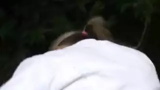 ام عجوز تنتاك من ابنها