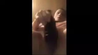 هاوية حقيقية تمص قضيبًا ضخمًا وقاسيًا