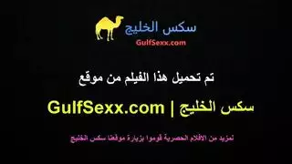 يدخل الحمام ورا امه ويغتصب