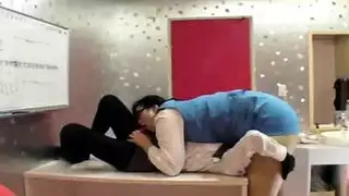 نهاية بكر بالقذف الداخلي – كس مبلل يقطر