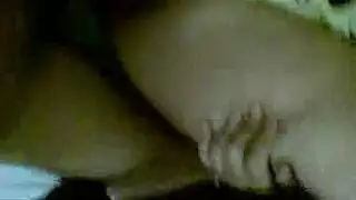 مقطع بورن كرتوني: أشاريا شارما تأخذ عدة أعضاء ذكورية