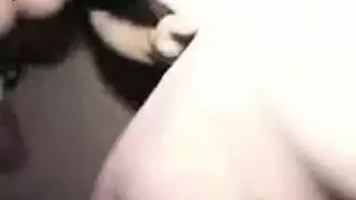 عاهرة عربية تأخذ وجهها وتستلم الكريم