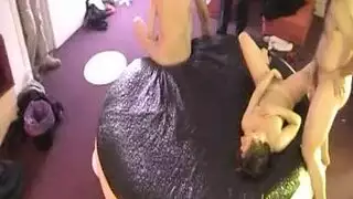 مشهد إباحي: مراهقات سلوفاكيا سمراوات يحببن الجنس المزدوج