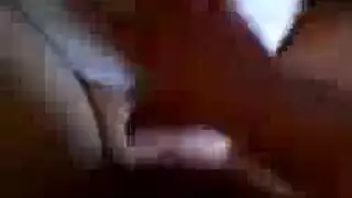 كس مراهقة مبللة تتوق للشرج: إيلاج مزدوج إكس إكس إكس