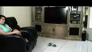 مرت اخو في الحمام