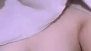 مصرية شابة بعيون خضراء تمارس الجنس مع نفسها بقوة