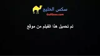 فتاة صناعية مراهقة تُمسّك بفحل توكتوك جامح