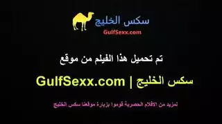 فتيات شاطئ مثيرات يصبحن مقذرات في جلسة دش مبللة