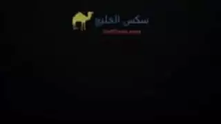 نجار عنتيل ينيك بنت صغيرة في الورشة و يصورها