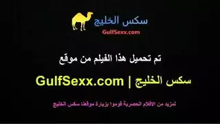 الشاب العاصي يُهيمن عليه في فعل جنسي صريح