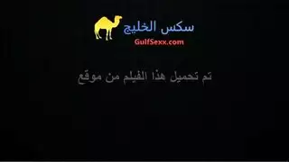 تلبسلة مموة لبس شرطة و تدخل تمص زبة و تتناك