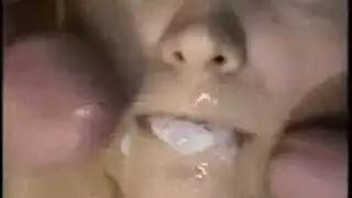 أنين حنجرة عميقة لوسيم شرق أوسطي
