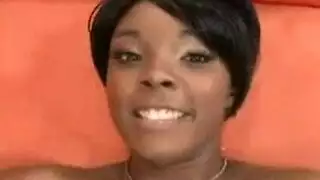 شرجي بدون وقاية مع رجال سود عضليين