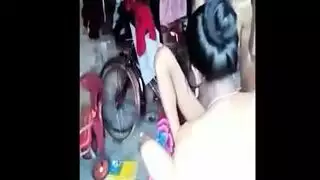 شريط جنس سري في الحمام – ثنائي هاوي بدون وقاية