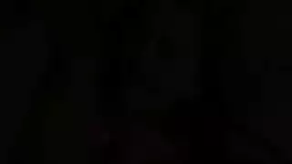 المرة الأولى للفتاة الهواة مع جماع فموي عميق وخشن