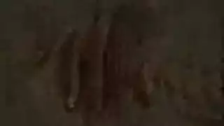 عاشقتان مثليتان ترصدان فحلاً بقضيب ضخم وتتوسلان لملئهما