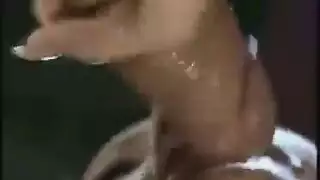 المترجم يضاجع كسها الضيق بقوة