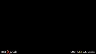 سكس عنيف والغرفة تفوح برائحة كسها المبلول
