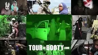 الثعلبة المحجبة تركع أمام زب الشاب العسكري الأسود الكبير