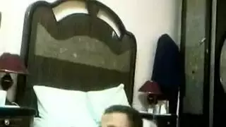 شاب مصري يضرب عجوز مطلقة بقوة في فيلم إباحي صريح