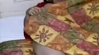 إباحية زنا الحيوان: حيوان يركب عاهرة مرتدية البنطال