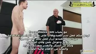 شاب يمارس الجنس مع مديرة الفندق الجذابة بوضعية كلابية