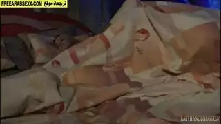 الابن يقذف بعمق في فرج الأم النائمة