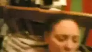 فضيحه شرموطة مصرية بقميص النوم بجسم ملبن مع عشيقها