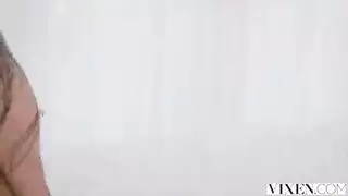 عرض الملابس الداخلية