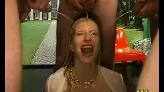 دش ذهبي إكس إكس إكس: الفتاة السيئة تمتلئ فتحاتها