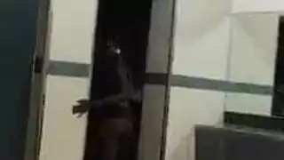 ينيكها بعد خروجها من الحمام