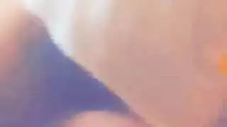 بنت تصور نفسها لحبيبها في الحمام مدان