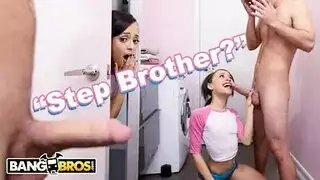 شابة ومثيرة: عرض خاص في الحمام