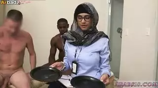 مايا خليفة من السباك