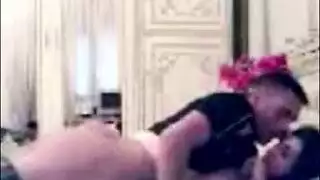 عاهرة ذات مؤخرة كبيرة تتعرض لتدمير شرجيّ عربي