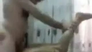 عاهرة عربية تأخذ زب وتتعرى للتصوير