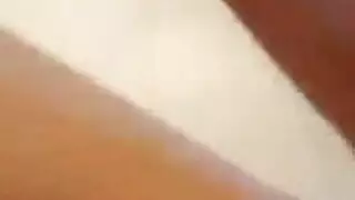 عرض خاص: زوجة وقحة ترقص بشكل صريح لزوجها