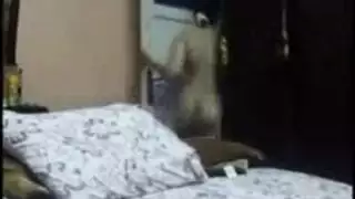 نيك مره وزوجها ياجلبلها هديه اثنين امامهرجال يانيكوها