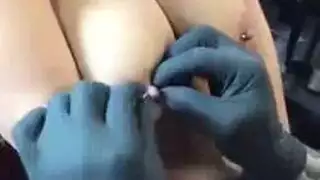 في مقهى عام