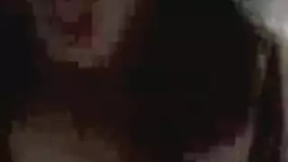 فتاة سمينة الفخذين تركب من أجل قذف على الوجه