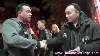 الكلبات المطيعة تأخذ وجهها وتُملأ بالسائل المنوي