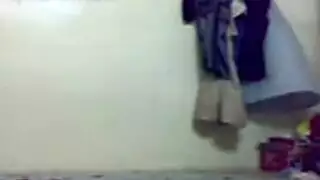 شريط سري: أبناء عم عراقيون ساخنون في فيلم إباحي صريح