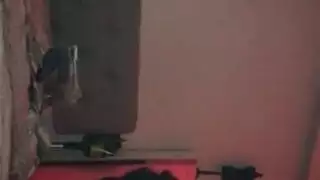 عاهرة مصرية ترضع وتتذوق زب عربي قاس