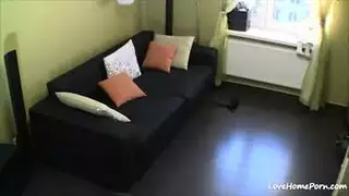 فتاتان تغتصبن صديقتها وهي مقيد