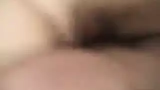 قيقار ناضجة تمارس الجنس مع شبان جائعين في علبة جماعية صعبة