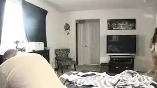ينام مع بنته الجميلة و يمارس معها احلى محارم