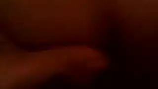 الفتاة الأوروبية العاهرة الصغيرة تُحشى بقضيب إباحي ضخم