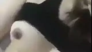عاهرة متلهفة تتوق لنكاح إباحي قاس