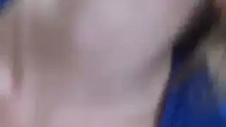 سكس بنت ديوس كبير و يطلع منهم حليب