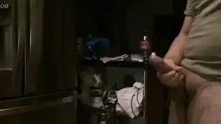 إباحية شبحية: قذف خفي في الظلام